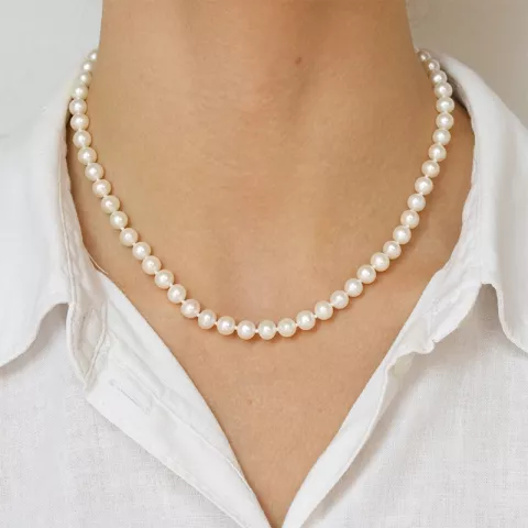 42 cm weißem Perlenhalskette mit Süßwasserperle.