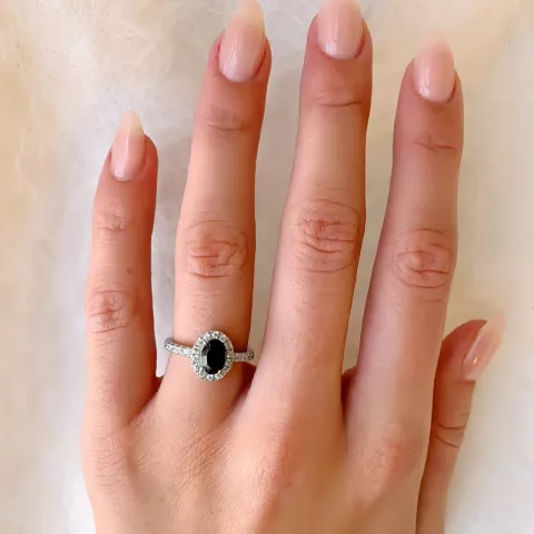 Ovaler schwarzem Ring aus Silber
