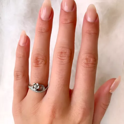 Blumen Ring aus rhodiniertem Silber