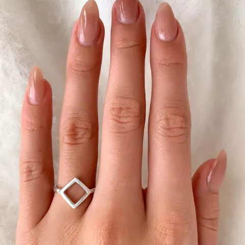 Viereckigem Ring aus Silber