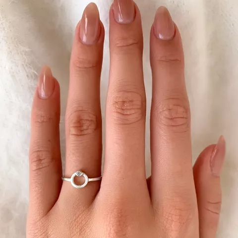 Einfacher runder Zirkon Ring aus Silber