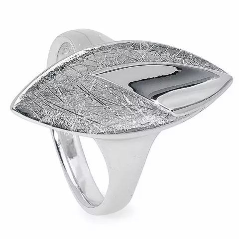 Bildhauerisch strukturierter Ring aus Silber