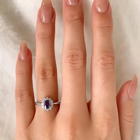 Ovaler violettem zirkon ring aus silber