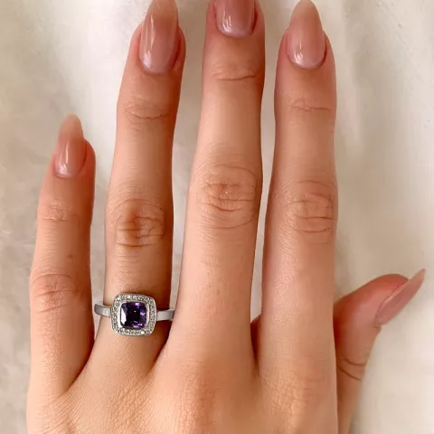 Viereckigem violettem zirkon ring aus silber