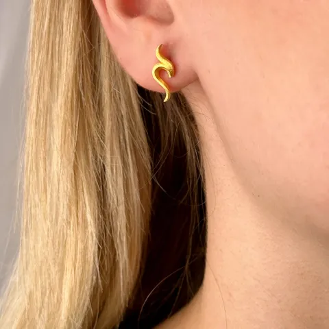 Kleiderbügel Ohrstecker in vergoldetem Silber