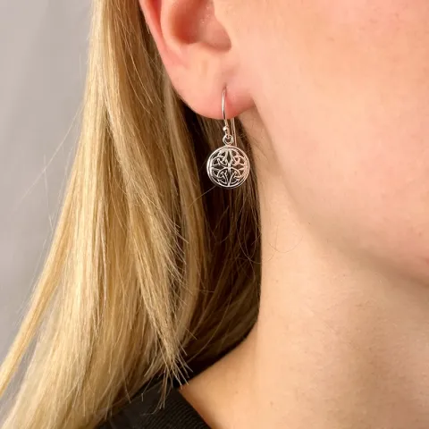 lange Ohrringe in oxidiertem Sterlingsilber