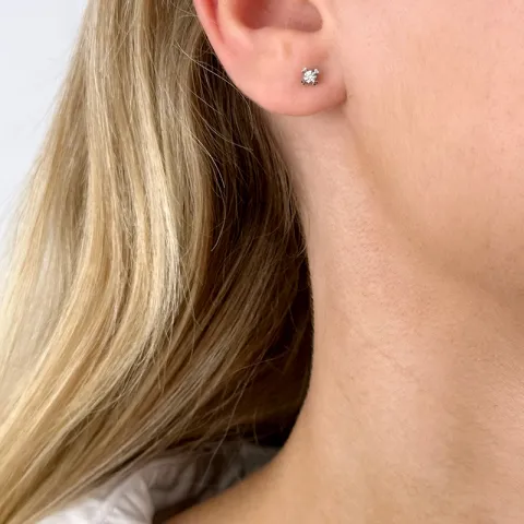 2 x 0,05 ct Solitärohrstecker in 14 Karat Weißgold mit Diamant