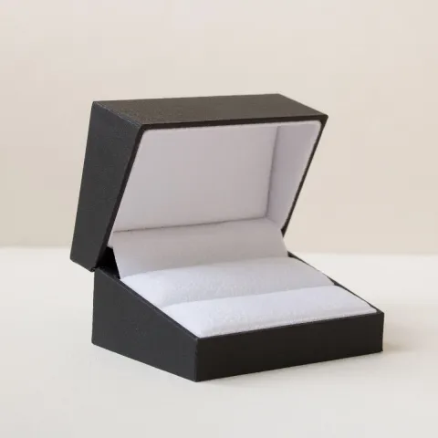 5 und 4 mm trauringe aus 14 Karat Gold 0,03 ct - set