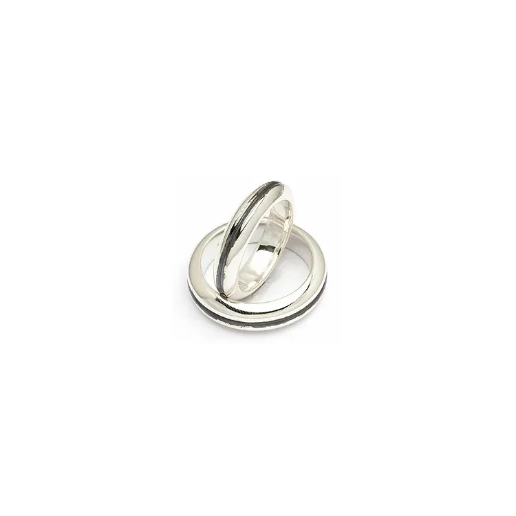 Trauringe von rs of scandinavia in oxidiertem Sterlingsilber