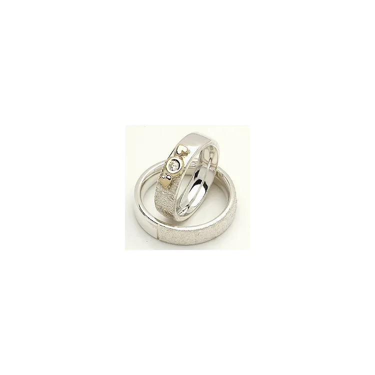 Trauringe von rs of scandinavia in Silber und Gelbgold