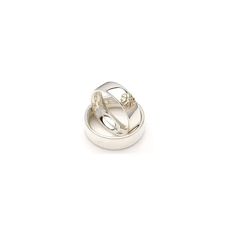 Trauringe von rs of scandinavia in Silber und Gelbgold