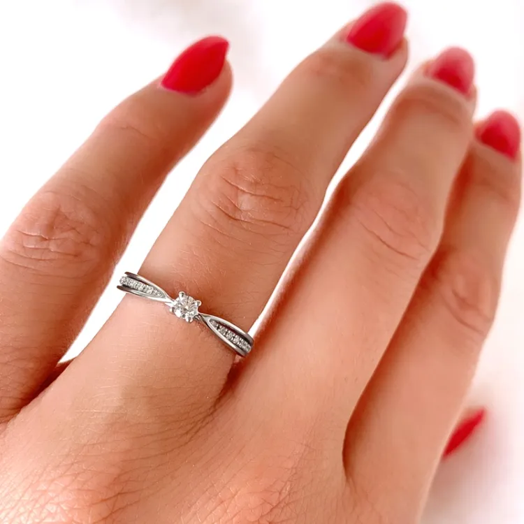 runder Diamantring in 14 Karat Weißgold 0,14 ct