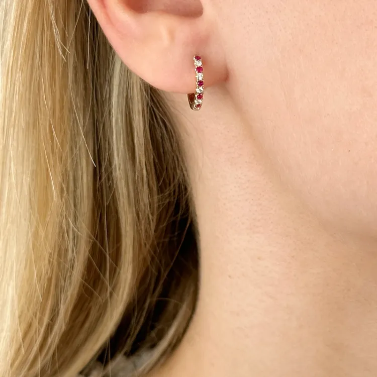 14 mm Rubin Kreole in 14 Karat Gold mit Rubin und Diamant 