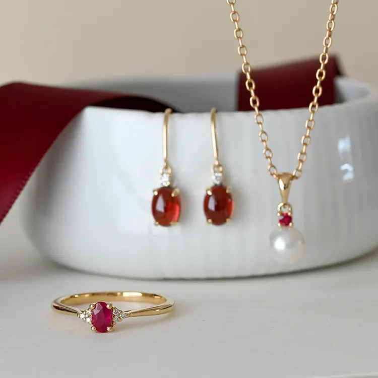 Rubin Diamantring in 14 Karat Gold 0,35 ct 0,03 ct