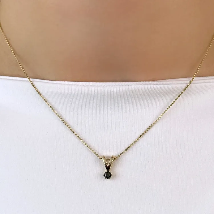 0,15 ct schwarz Diamant Solitäranhänger in 14 karat Gold 0,15 ct