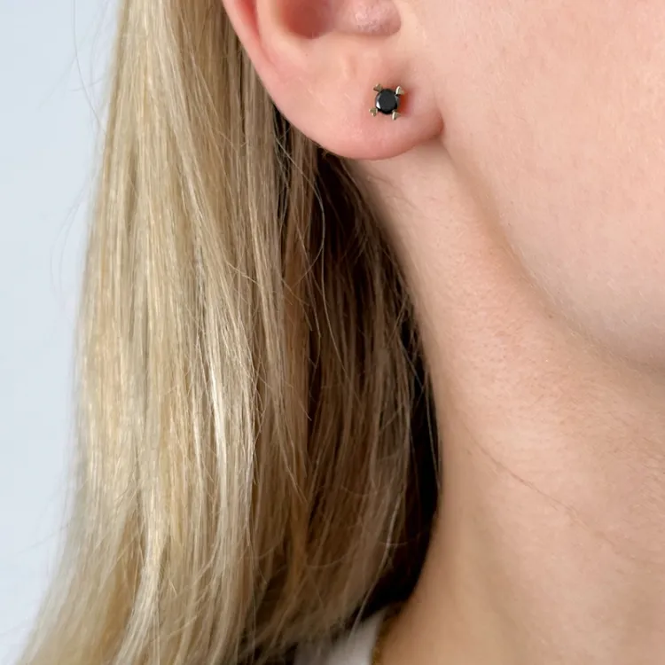 2 x 0,20 ct schwarzem Diamant Solitärohrstecker in 14 Karat Gold mit schwarz Diamant