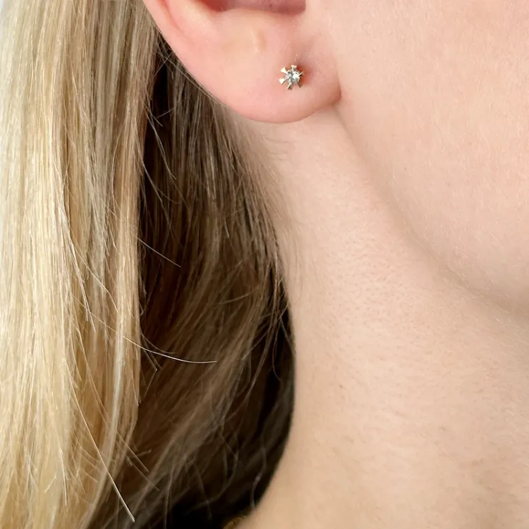 2 x 0,05 ct Aquamarin Solitärohrstecker in 14 Karat Gold mit Aquamarin
