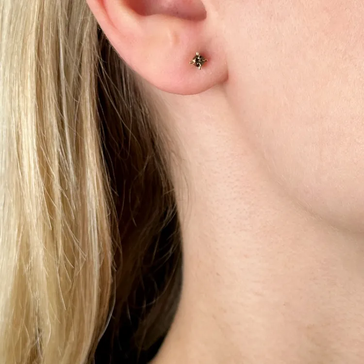 2 x 0,10 ct Quarz Solitärohrstecker in 14 Karat Gold mit Rauchquarz