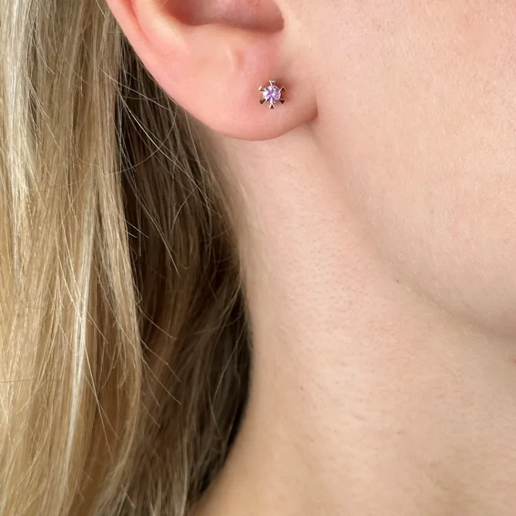 2 x 0,13 ct pink Saphir Solitärohrstecker in 14 Karat Gold mit pinkfarbenem Saphir 