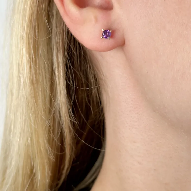 2 x 0,22 ct Amethyst Solitärohrstecker in 14 Karat Gold mit Amethyst 