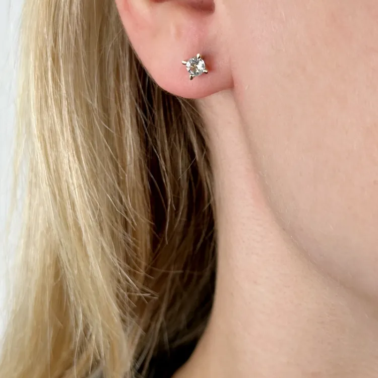 2 x 0,25 ct weißen Quarz Solitärohrstecker in 14 Karat Gold mit Quarz