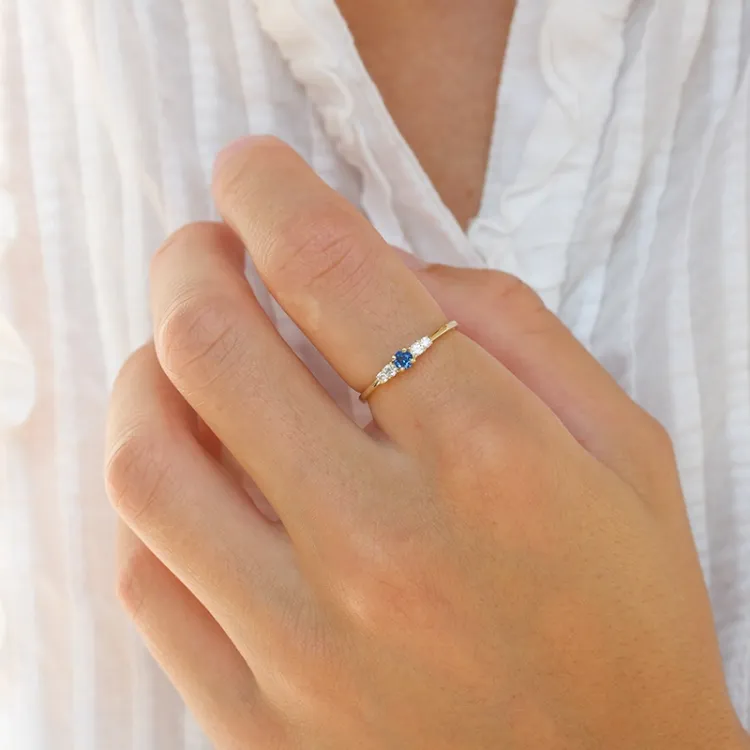 eng blauem Zirkon Ring aus 9 Karat Gold - Gold Collection