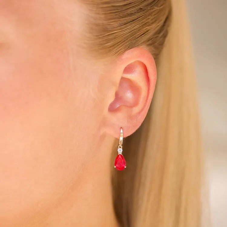 tropfenförmiger Ohrringe in 9 Karat Gold mit synthetische Rubin und Zirkon - Gold Collection