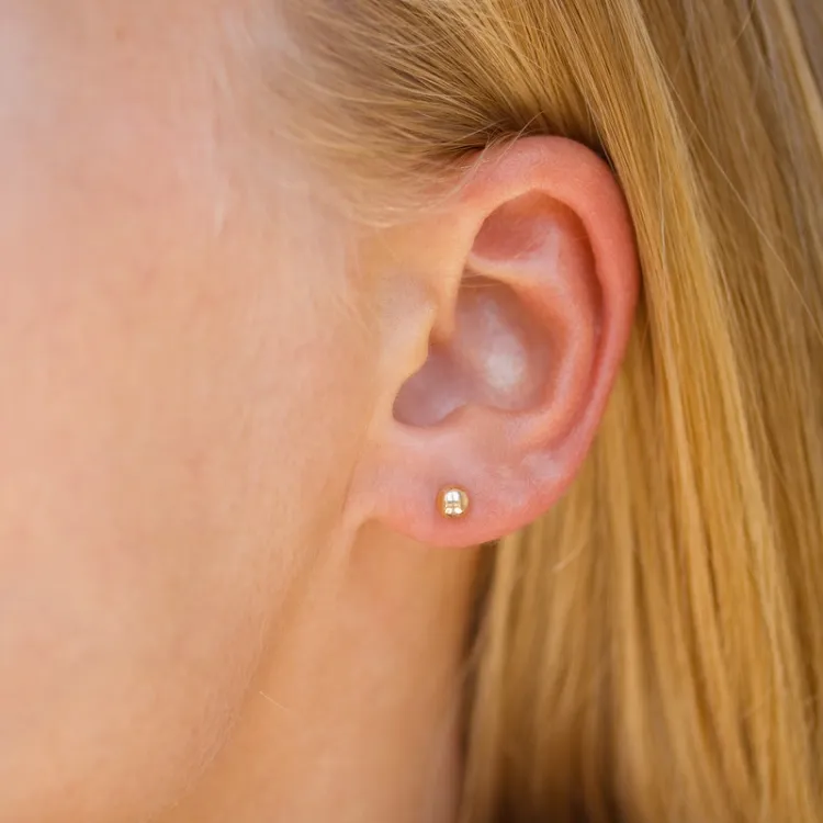 1/2 Paar 4 mm Ohrringe in 9 Karat Gold - Gold Collection