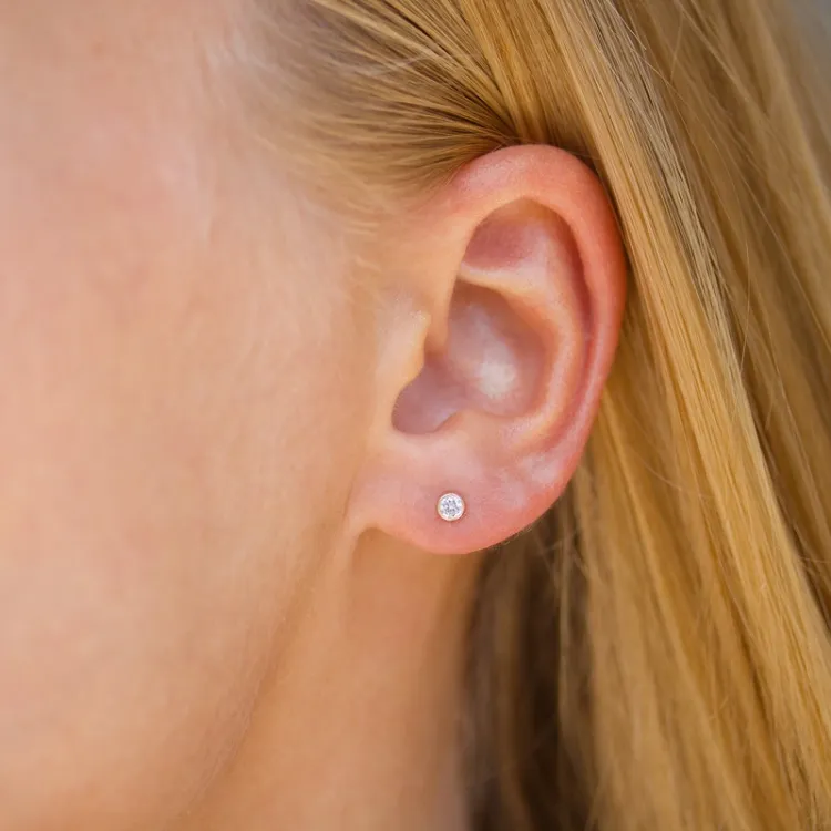 3 mm runden Ohrstecker in 9 Karat Gold mit Zirkon - Gold Collection