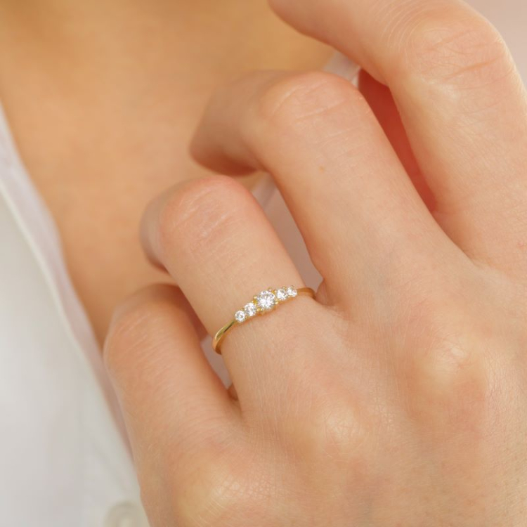 eng weißem Zirkon Ring aus 9 Karat Gold - Gold Collection