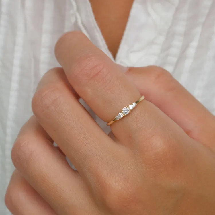 eng weißem Zirkon Ring aus 9 Karat Gold - Gold Collection