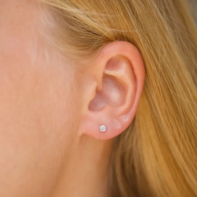 3 mm runden Ohrringe in 14 Karat Gold mit Zirkon - Gold Collection