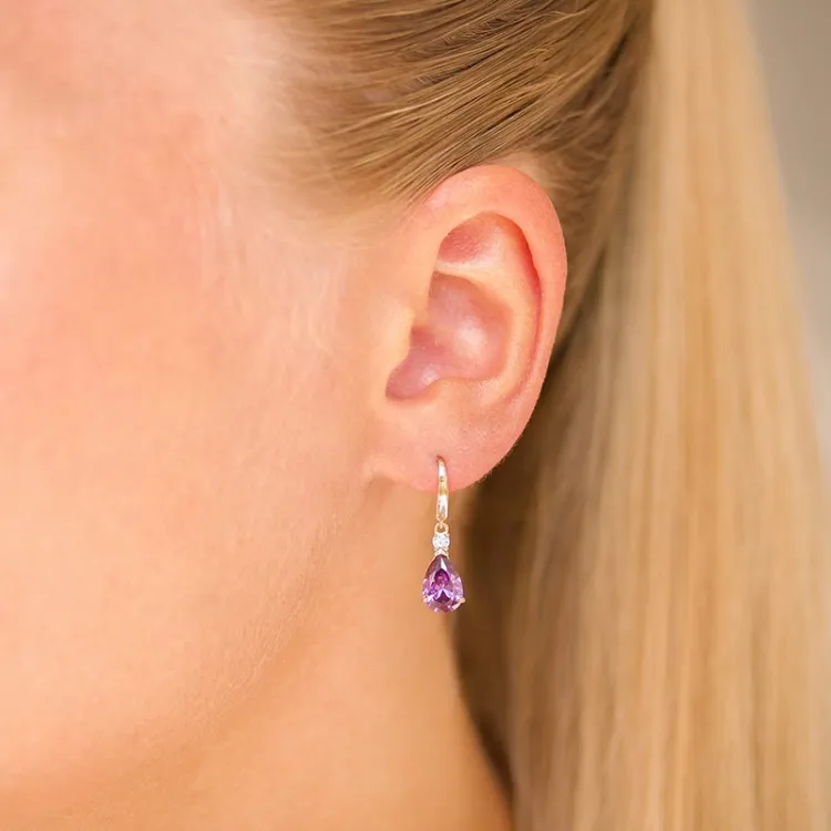tropfenförmiger Ohrringe in 14 Karat Gold mit synthetisch Amethyst und Zirkon - Gold Collection