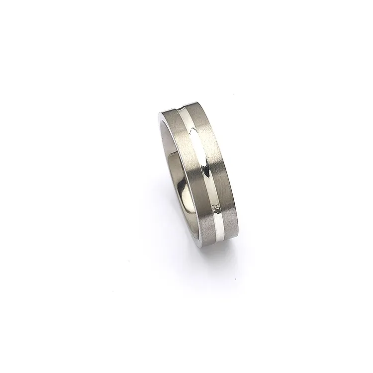 Ring aus Titanium und Silber