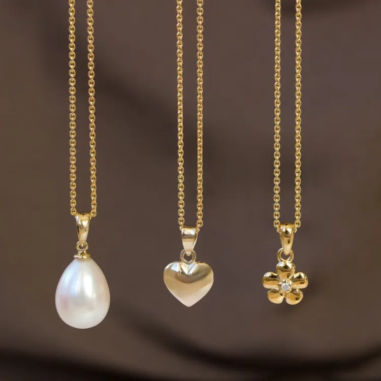 9 x 11 mm Herz Halskette aus vergoldetem Sterlingsilber und Anhänger aus 8 Karat Gold - Amoré