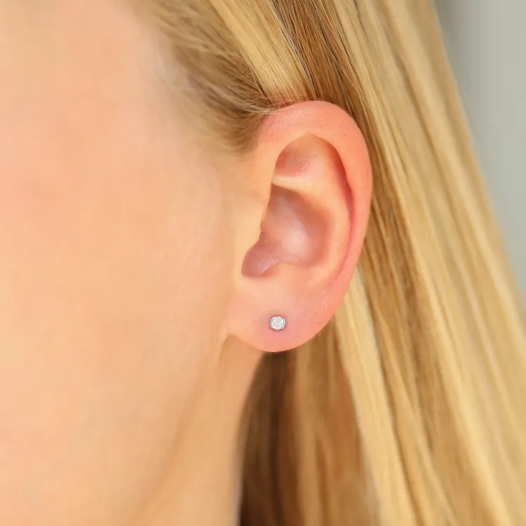 Ohrstecker in rhodiniertem Silber mit lab grown Diamant 
