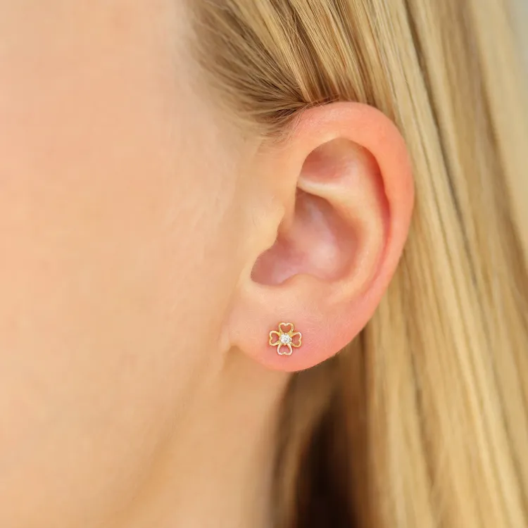 Blumen Ohrstecker in vergoldetem Sterlingsilber mit lab grown Diamant 