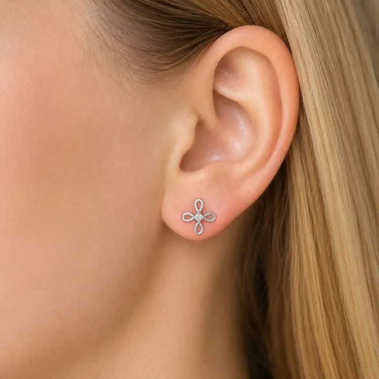 Blumen Ohrringe in rhodiniertem Silber mit lab grown Diamant 