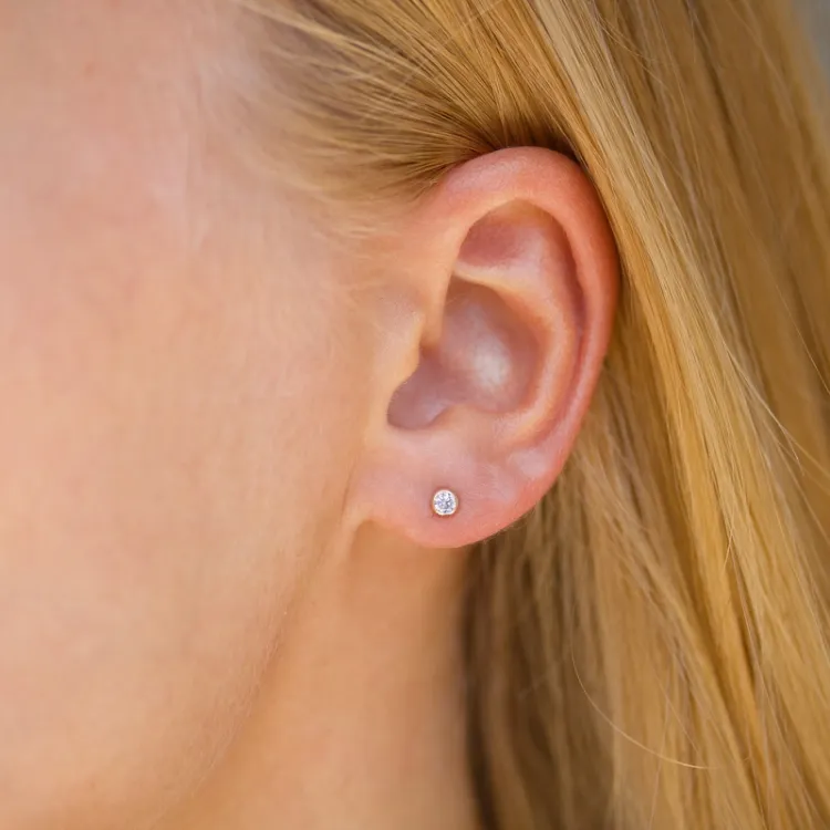 3 mm Ohrstecker in 9 Karat Gold mit Zirkon - Gold Collection