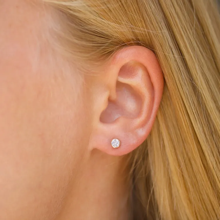 4 mm Ohrstecker in 9 Karat Gold mit Zirkon - Gold Collection