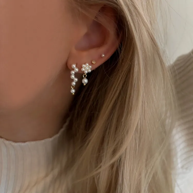 Nava Zinnia Perle Ohrringe in vergoldetem Sterlingsilber