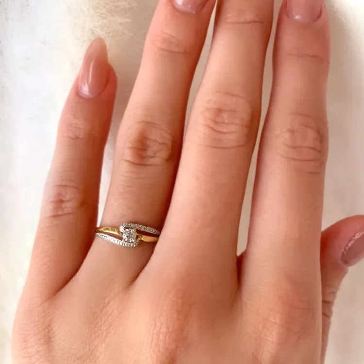 Zirkon Ring aus 9 Karat Gold mit 9 Karat Weißgold - Gold Collection