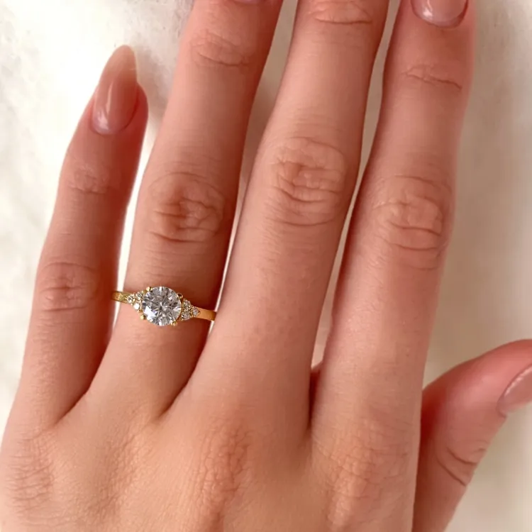 Polierter weißem Zirkon Ring aus 9 Karat Gold