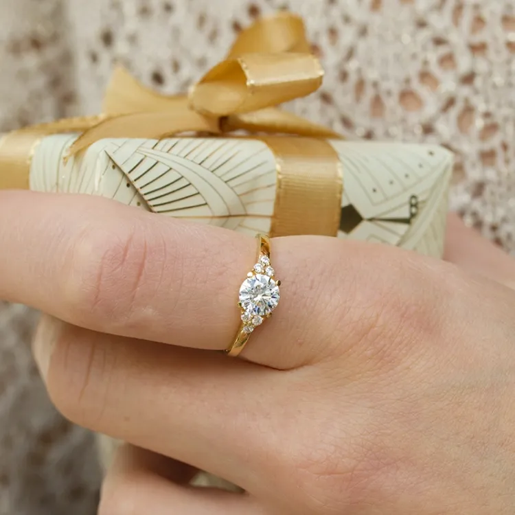 weißem Zirkon Ring aus 9 Karat Gold - Gold Collection