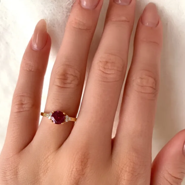 rotem Rubin Ring aus 9 Karat Gold - Gold Collection