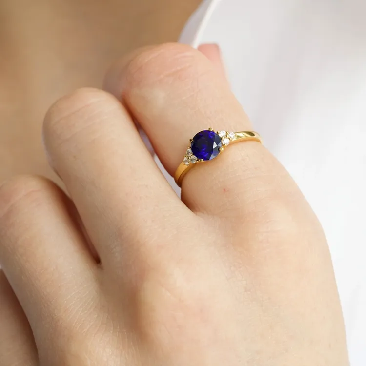 blauem synthetische Saphir Ring aus 9 Karat Gold - Gold Collection