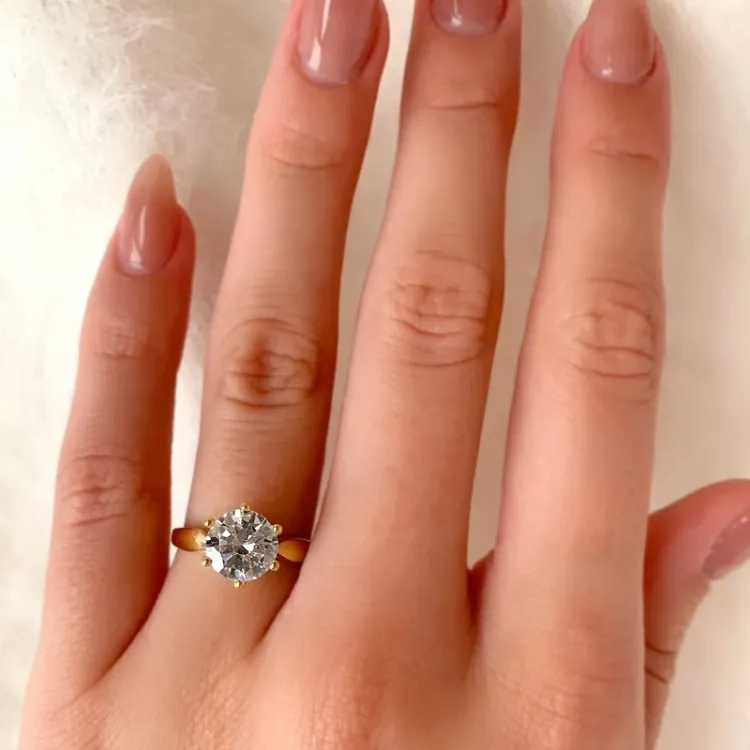 Zirkon Solitärring aus 8 Karat Gold - Gold Collection