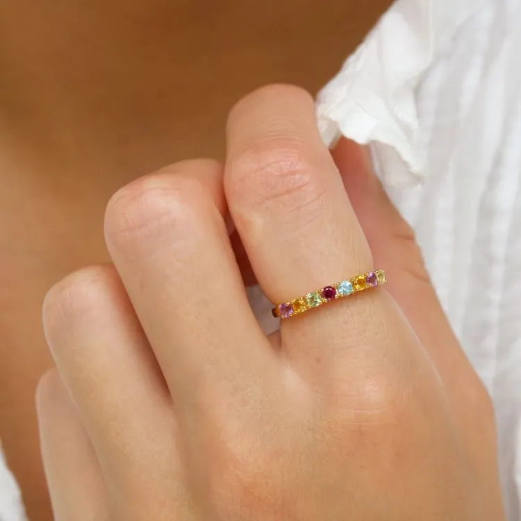 eng mehrfarbigem Ring aus 8 Karat Gold - Gold Collection