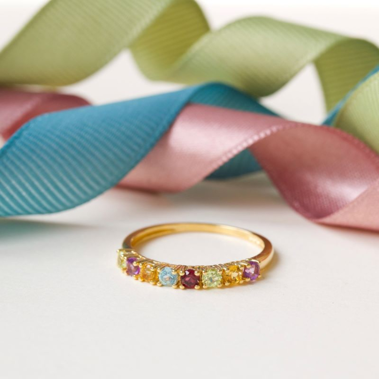 eng mehrfarbigem Ring aus 8 Karat Gold - Gold Collection