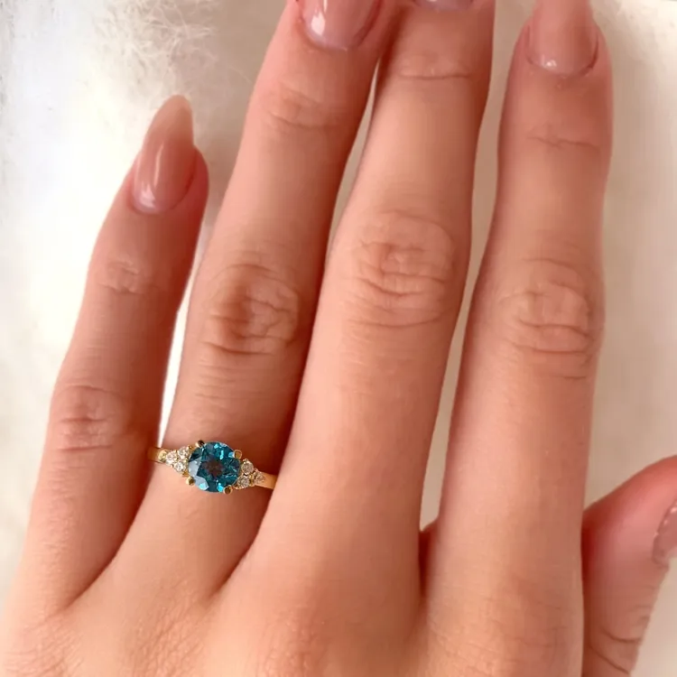 blauem Topas Ring aus 9 Karat Gold - Gold Collection